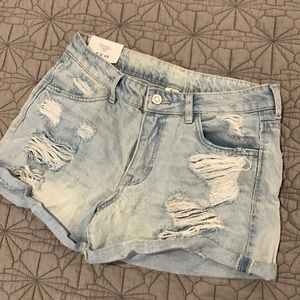 New with tags H&M ripped jean shorts